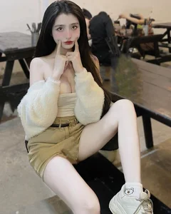 Captivating Mermaid Aesthetic: How This Viral Beauty is Redefining Beachside Glamour and Summer Fashion Trends - image 3
