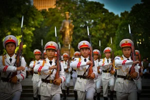 Impressive Performance of the People's Public Security Guard Force at Hoan Kiem Lake - image 8