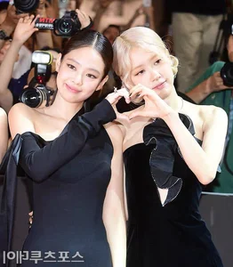 Analyzing K-Pop Beauty Standards and the Evolution of Modern Concert Film Storytelling - image 6