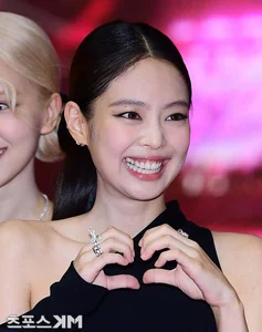 Analyzing K-Pop Beauty Standards and the Evolution of Modern Concert Film Storytelling - image 9