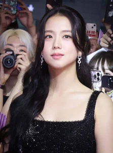 Analyzing K-Pop Beauty Standards and the Evolution of Modern Concert Film Storytelling - image 2