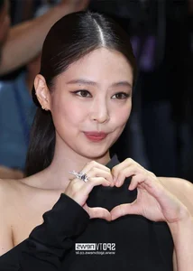 Analyzing K-Pop Beauty Standards and the Evolution of Modern Concert Film Storytelling - image 16