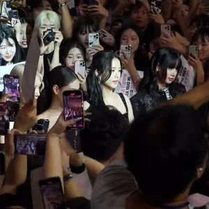 Analyzing K-Pop Beauty Standards and the Evolution of Modern Concert Film Storytelling - image 13