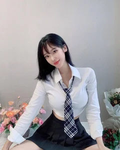 The Evolution of Beauty Standards: Understanding the Popularity of the Hourglass Figure in Korean Fitness Culture - image 8