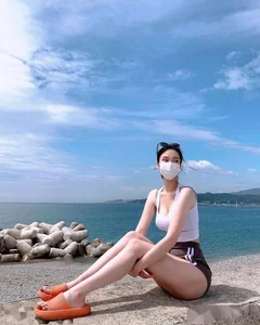 The Evolution of Beauty Standards: Understanding the Popularity of the Hourglass Figure in Korean Fitness Culture - image 3