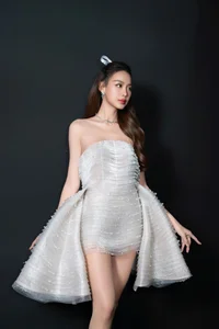 Effortless Minimalist Style: Miss Intercontinental Bao Ngoc Radiates Youthful Charm in Casual Student-Inspired Look - image 2