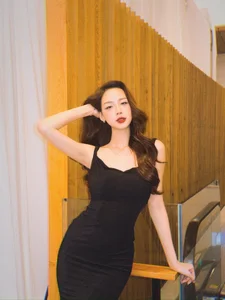 Effortless Minimalist Style: Miss Intercontinental Bao Ngoc Radiates Youthful Charm in Casual Student-Inspired Look - image 1