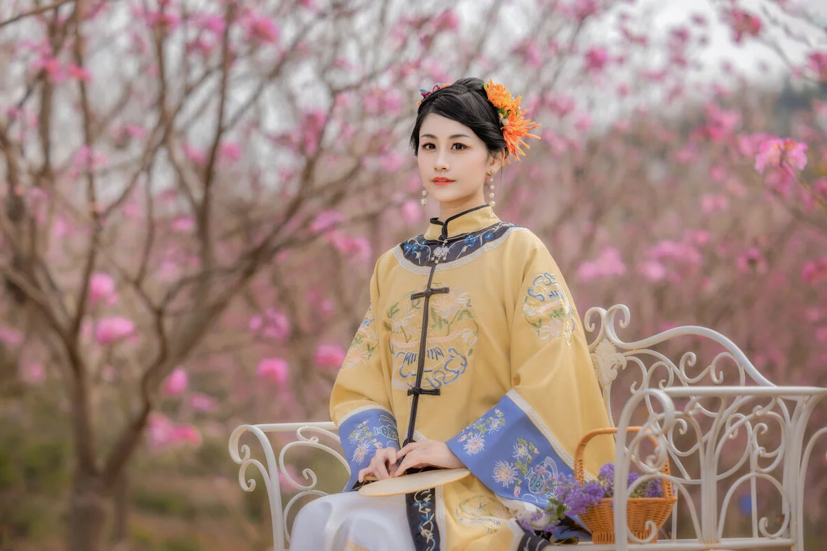 Elegant Portrait Photography: YiTuYu Art Language Vol.8888 featuring Tang Tang - Artistic Lifestyle and Aesthetic Fashion Inspiration