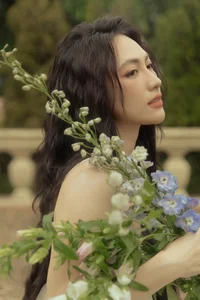 Exploring the Sophisticated and Glamorous Fashion Style of Actress Phương Anh Đào - image 8