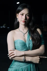 Exploring the Sophisticated and Glamorous Fashion Style of Actress Phương Anh Đào - image 7