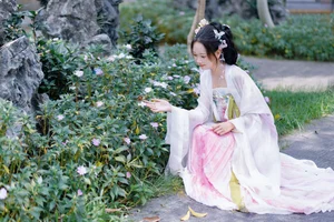 YiTuYu Art Language Vol.10475: Exploring the Visual Poetry of Model Bao - image 7