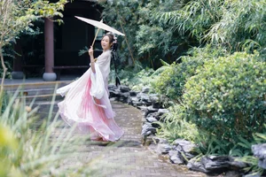 YiTuYu Art Language Vol.10475: Exploring the Visual Poetry of Model Bao - image 13