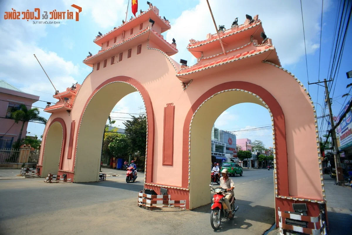 Architectural Wonders: Exploring the Most Iconic Tam Quan Three-Entrance Gates Across Vietnam