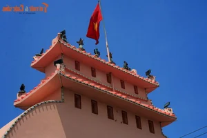 Architectural Wonders: Exploring the Most Iconic Tam Quan Three-Entrance Gates Across Vietnam - image 1