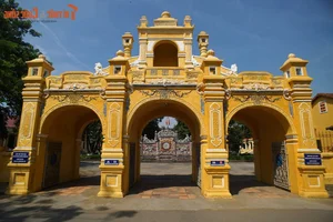 Architectural Wonders: Exploring the Most Iconic Tam Quan Three-Entrance Gates Across Vietnam - image 8