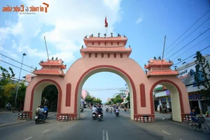 Architectural Wonders: Exploring the Most Iconic Tam Quan Three-Entrance Gates Across Vietnam - image 3