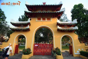 Architectural Wonders: Exploring the Most Iconic Tam Quan Three-Entrance Gates Across Vietnam - image 2