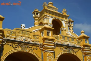 Architectural Wonders: Exploring the Most Iconic Tam Quan Three-Entrance Gates Across Vietnam - image 6