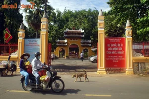 Architectural Wonders: Exploring the Most Iconic Tam Quan Three-Entrance Gates Across Vietnam - image 7