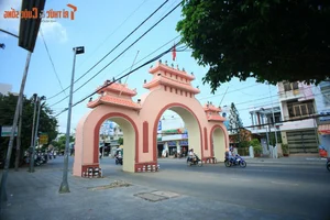 Architectural Wonders: Exploring the Most Iconic Tam Quan Three-Entrance Gates Across Vietnam - image 4