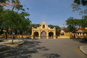 Architectural Wonders: Exploring the Most Iconic Tam Quan Three-Entrance Gates Across Vietnam - image 11