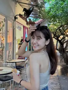 Le Tam Trieu Dang: Radiant Beauty, Captivating Style. A Glimpse into the Life of the Actress Who Rose to Early Fame. - image 1