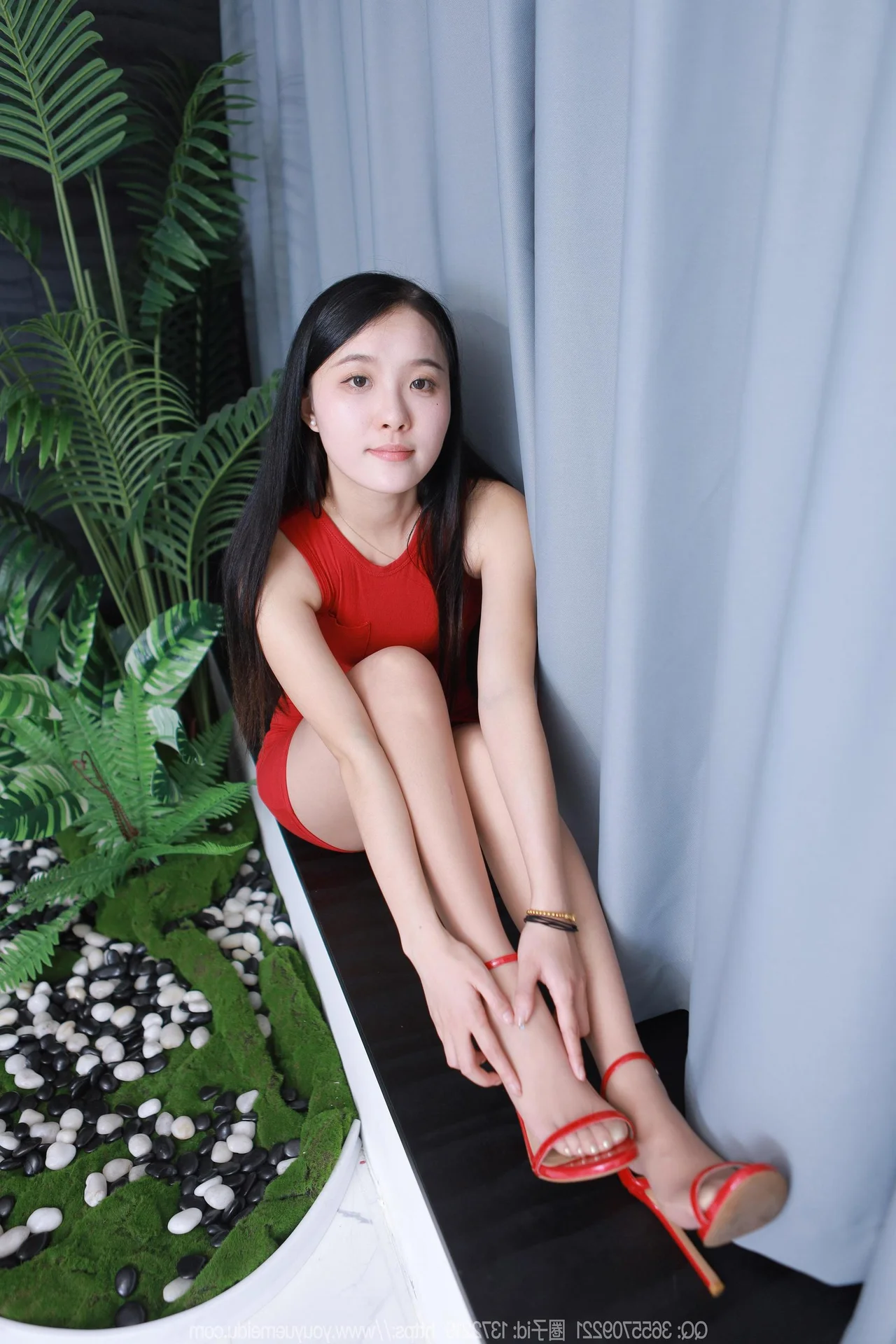 Wan Ping IESS Collection: Wizard of Oz Aesthetics and Green Field Photography