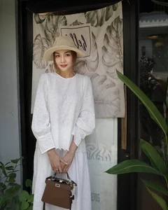 Timeless Elegance: Exploring the Iconic Fashion Journey and Beauty of Supermodel Thanh Hang - image 2