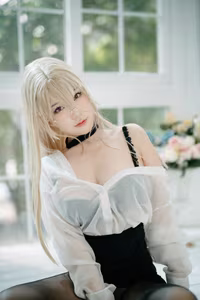Coser Qi Qi Na Na Zi: Alluring 'Resentment Office' Cosplay - Image 0023 - image 15