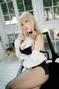 Coser Qi Qi Na Na Zi: Alluring 'Resentment Office' Cosplay - Image 0023 - image 3