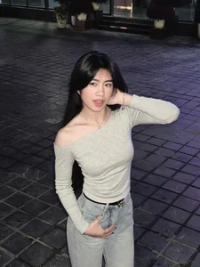 Beyond the Pitch: The Elegant Daily Style of Vietnam’s Women’s Football Stars - image 8