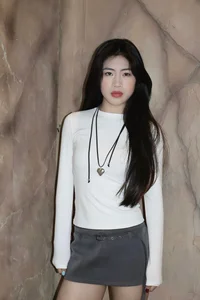 Beyond the Pitch: The Elegant Daily Style of Vietnam’s Women’s Football Stars - image 9
