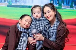 Supermodel Ha Anh's Son Joins Viral 'Patriotic Baby' Trend with Adorable Photos - image 2