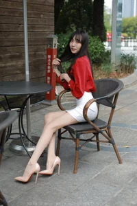 Radiant Summer Style: Tuan Tuan Showcases Elegant Long Legs in Natural Sunlight - image 1