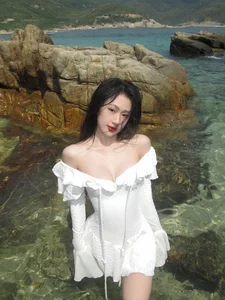 Saigon Rising Star: Bao Han Captivates with Doll-Like Beauty and Modern Style - image 4