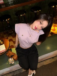 Saigon Rising Star: Bao Han Captivates with Doll-Like Beauty and Modern Style - image 0
