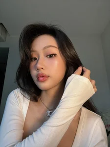 Saigon Rising Star: Bao Han Captivates with Doll-Like Beauty and Modern Style - image 9