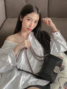 U40 Natural Beauty: Ninh Duong Lan Ngoc and the Rise of the Bare-Face Trend - image 6