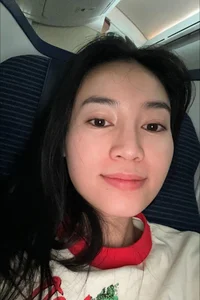 U40 Natural Beauty: Ninh Duong Lan Ngoc and the Rise of the Bare-Face Trend - image 5