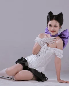 Hau Hoang Stuns Fans with Viral Tom's Girlfriend Trend Inspired Look - image 0