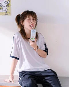 Hau Hoang Stuns Fans with Viral Tom's Girlfriend Trend Inspired Look - image 2