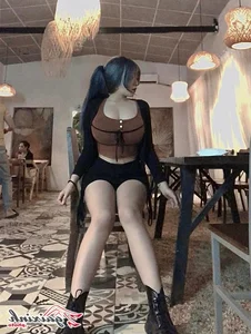 Exploring the Bold Fashion and Glamorous Style of Influencer Pi Tien - image 5