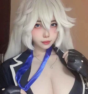 Rising Cosplay Star Captivates Fans with Viral New Character Transformation - image 0