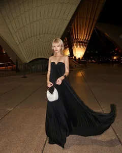 Global Style Icons: 3 Vietnamese Influencers Making Waves Abroad with Chic Fashion - image 22
