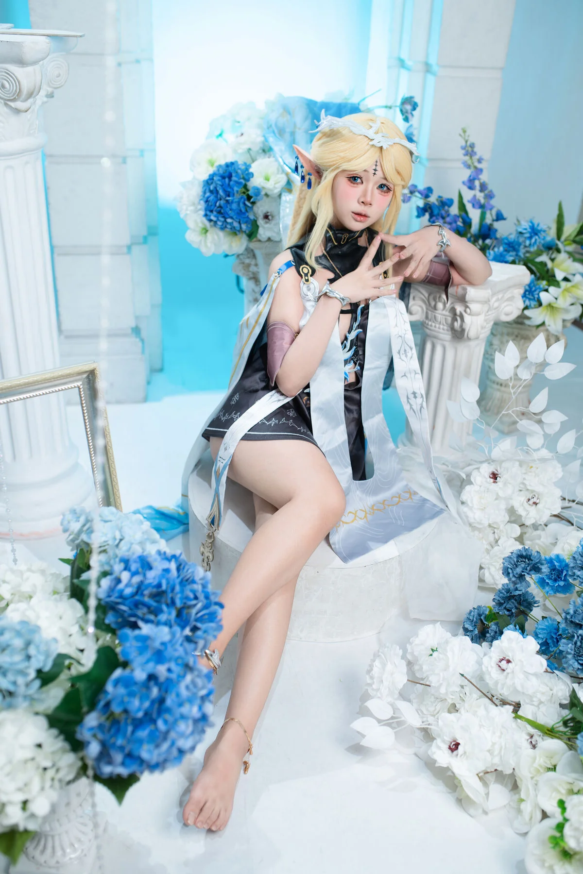 Coser YanYan Captivating Cartethyia Cosplay from Wuthering Waves