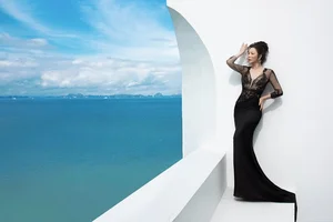Ly Nha Ky Showcases Sophisticated Style and Timeless Beauty at Ha Long Bay - image 4