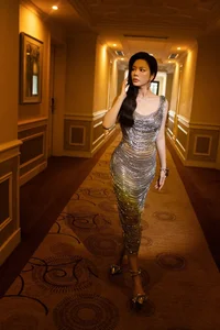 Ly Nha Ky Showcases Sophisticated Style and Timeless Beauty at Ha Long Bay - image 6