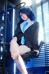 Coser Yu Yu Transforms into Blue Archive's Yuuka: Captivating Beauty in a Unique Photo Collection (45P) - image 5