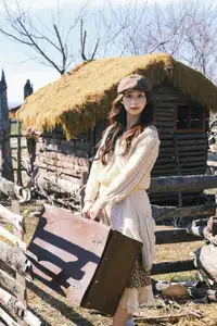 YiTuYu Vol.8531: A captivating glimpse of chickkii's sweet beauty and timeless vintage style - image 0