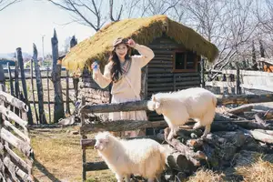 YiTuYu Vol.8531: A captivating glimpse of chickkii's sweet beauty and timeless vintage style - image 2